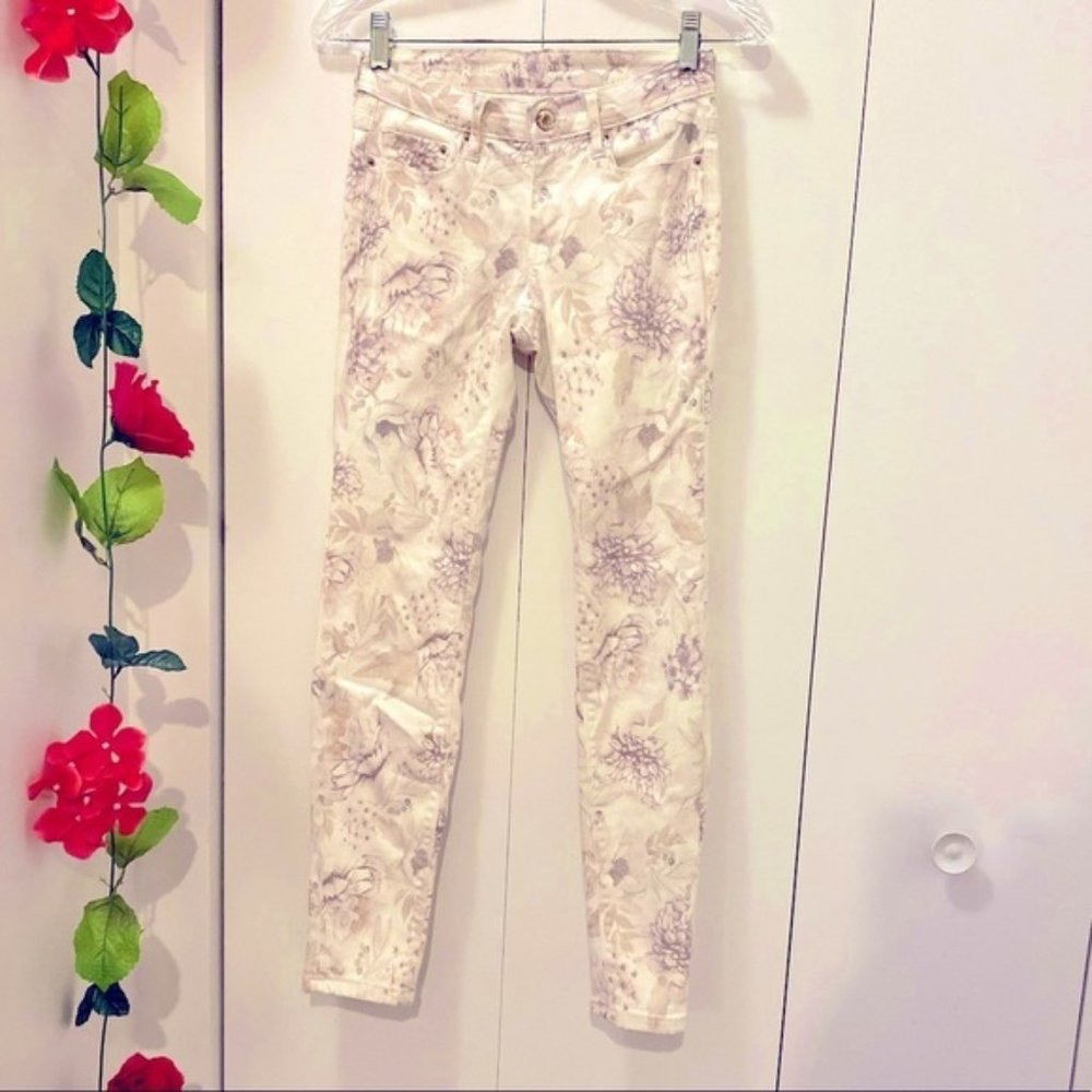 🌷Host Pick🌷R Jeans🌷 Pretty Petite Floral Straight Jeans